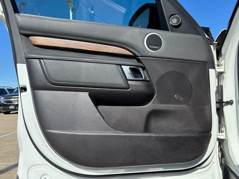 Used 2017 Land Rover Discovery HSE image 13