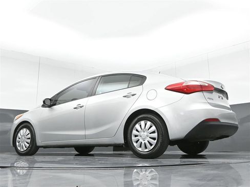 Used 2015 Kia Forte LX image 35