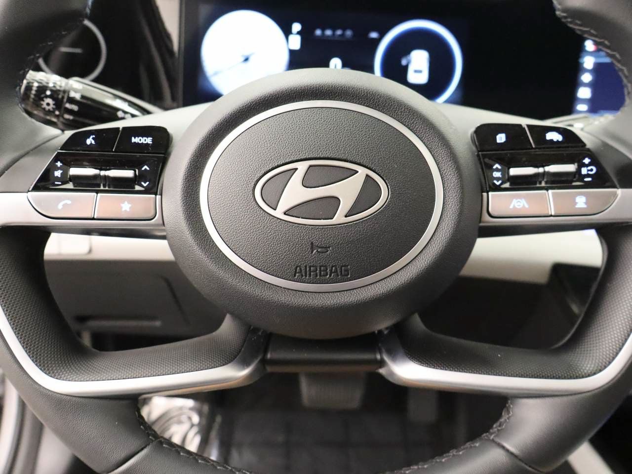 Used 2026 Hyundai Elantra Limited FWD image 13
