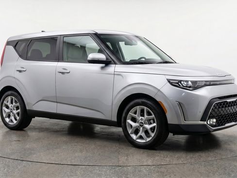 Used 2025 Kia Soul LX w/ LX Technology Package FWD image 1