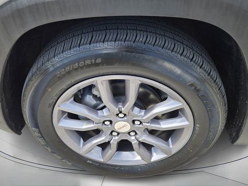Used 2024 GMC Terrain SLT AWD/4WD image 9