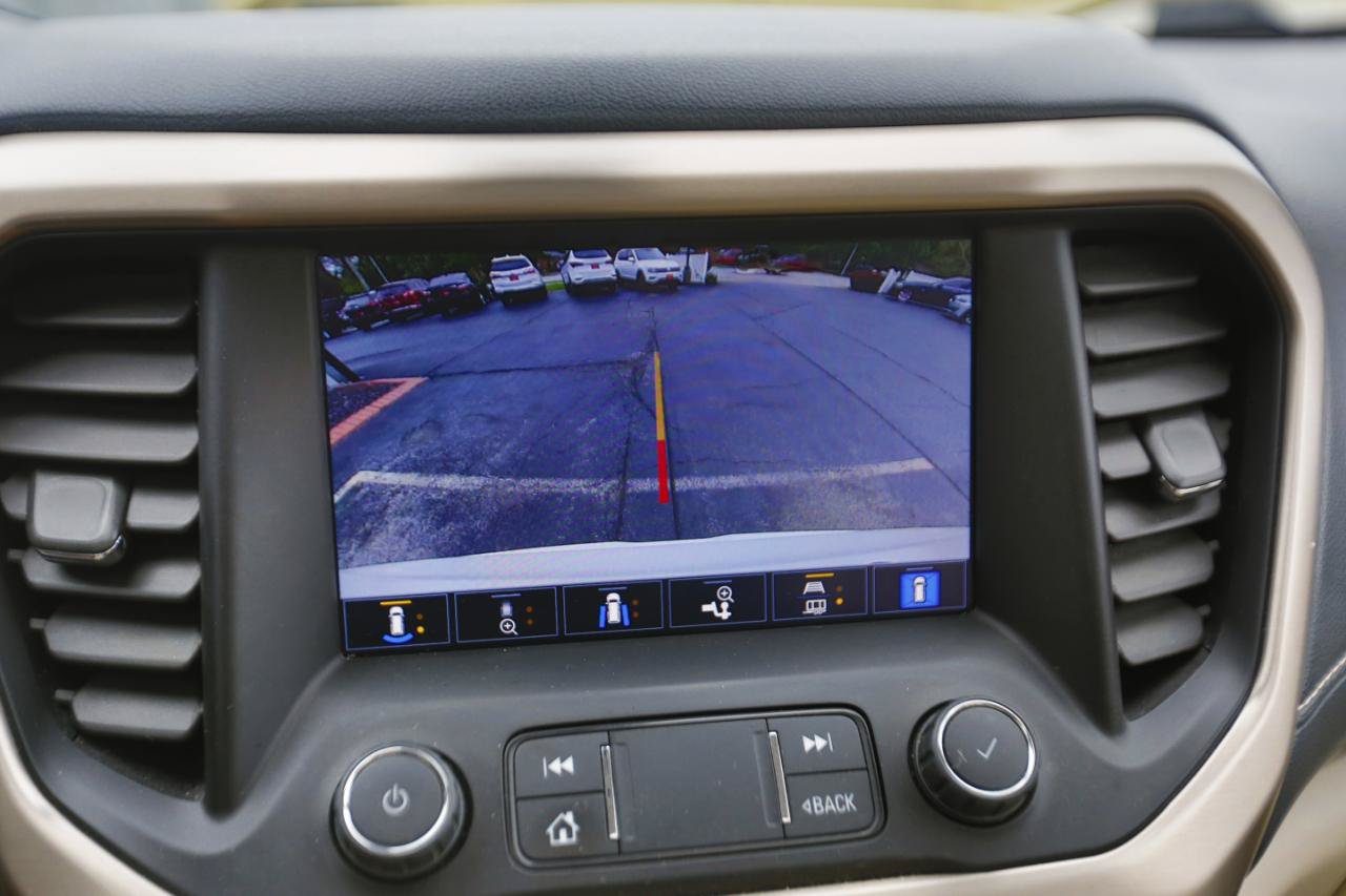 Used 2021 GMC Acadia Denali w/ Denali Ultimate Package AWD/4WD image 9