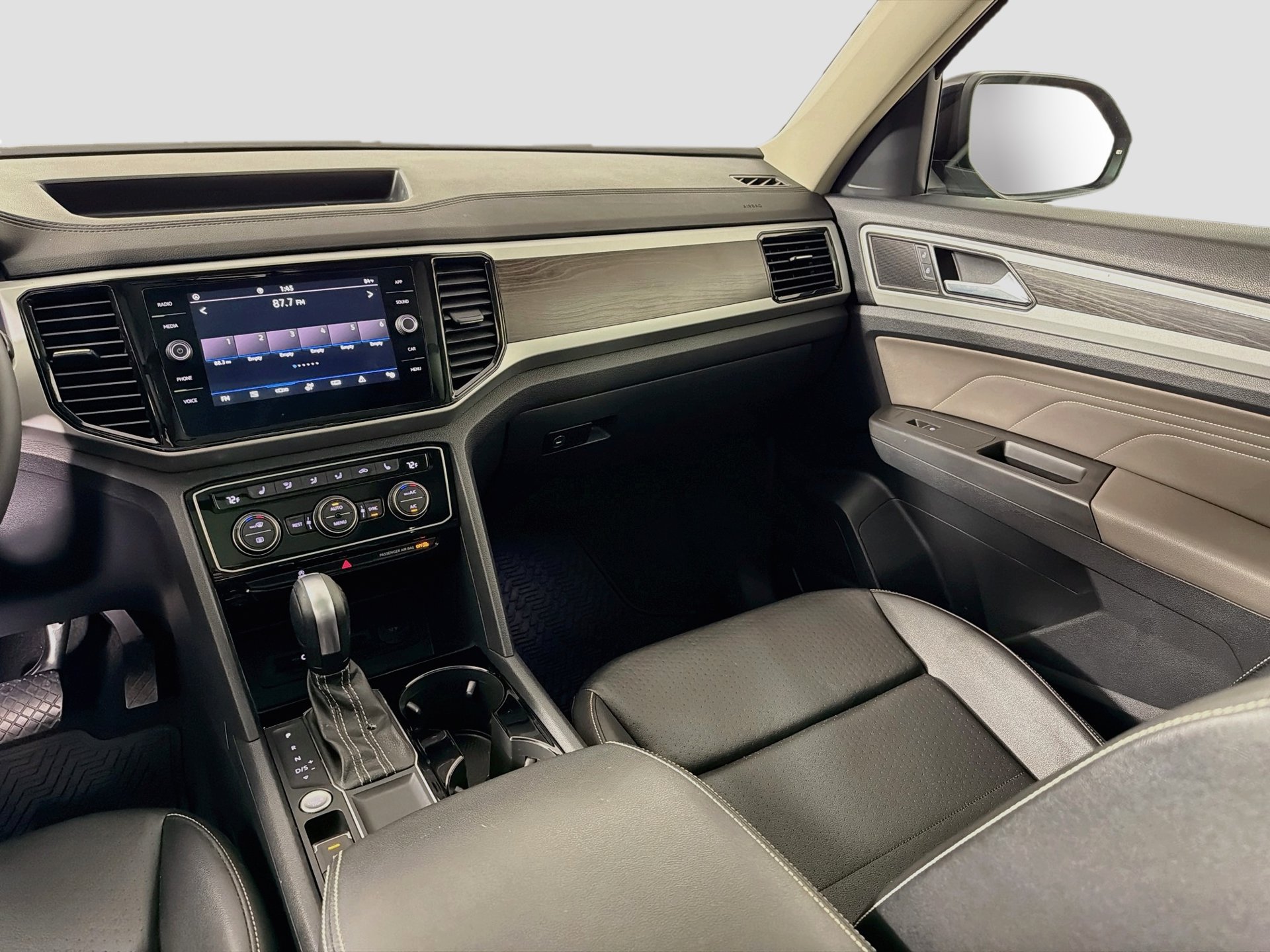 Used 2023 Volkswagen Atlas SE w/ Panoramic Sunroof Package FWD image 23