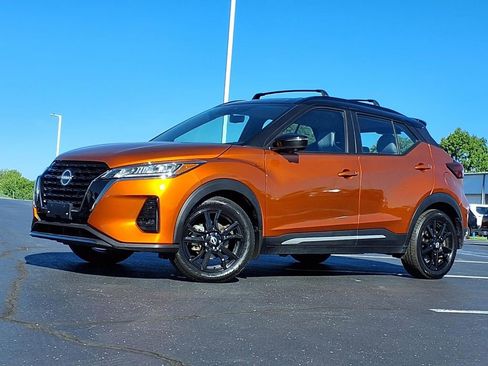 Used 2023 Nissan Kicks SR w/ SR Premium Package FWD image 2
