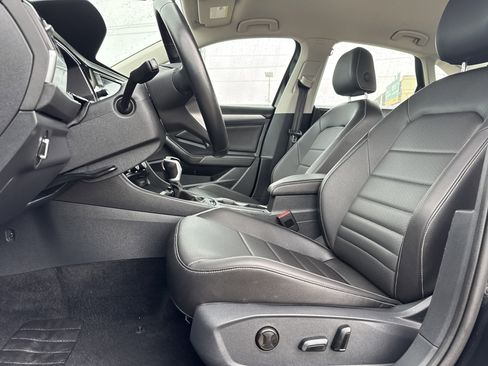 Used 2024 Volkswagen Jetta SE image 35