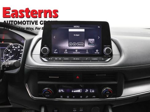 Used 2024 Nissan Rogue SV FWD image 11