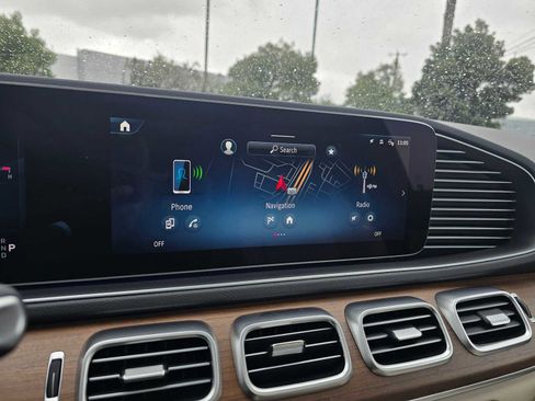 Used 2025 Mercedes-Benz GLE 450e 4MATIC image 30