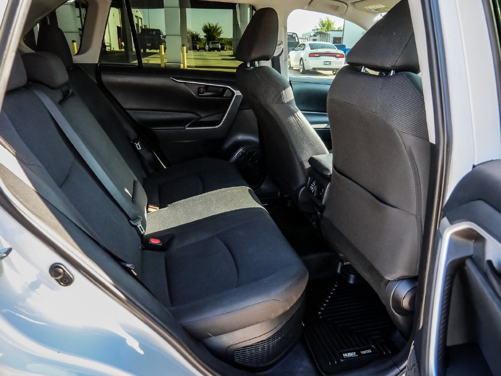 Used 2019 Toyota RAV4 LE AWD/4WD image 20