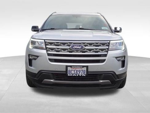 Used 2018 Ford Explorer XLT w/ Equipment Group 202A image 9
