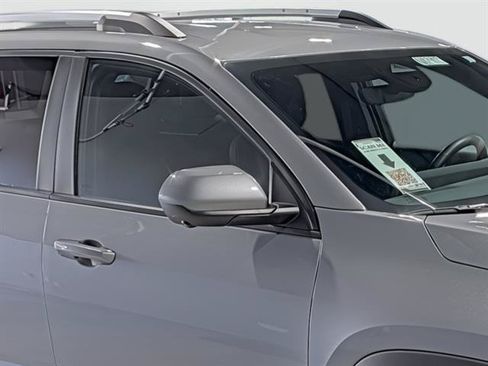 Used 2025 Chevrolet Equinox LT w/ Convenience Package II AWD/4WD image 16