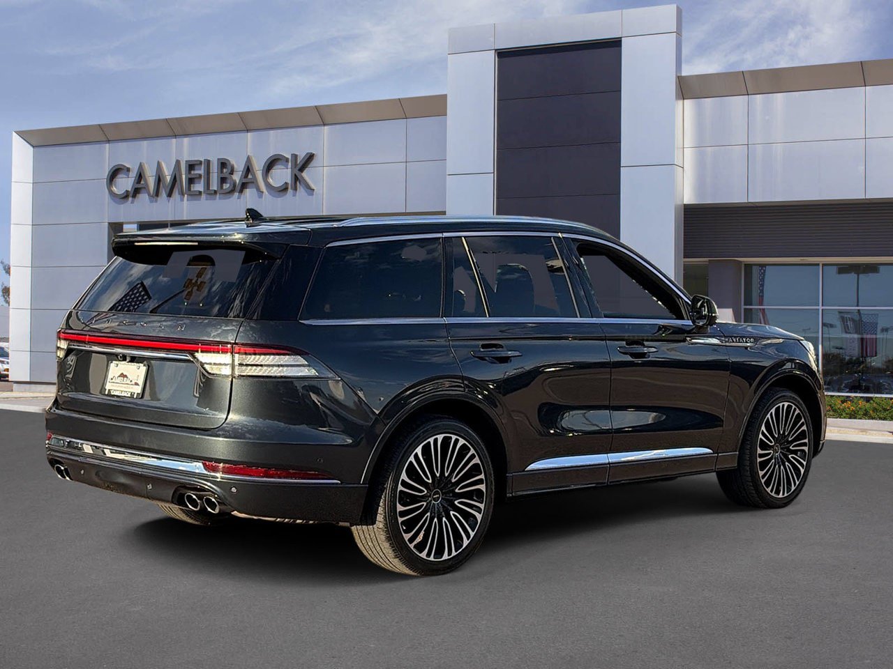 Certified 2023 Lincoln Aviator Black Label w/ Class IV Trailer Tow Package AWD/4WD image 6