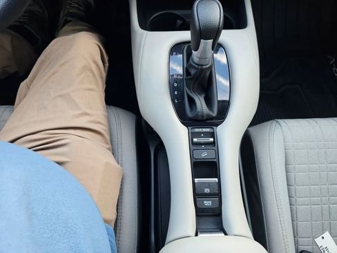 Used 2025 Honda HR-V LX image 21