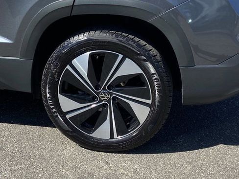 Used 2025 Volkswagen Taos SE w/ Panoramic Sunroof Package image 12