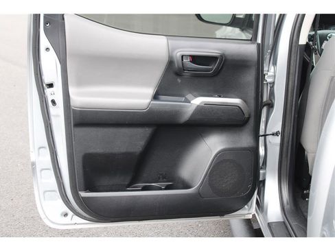 Used 2017 Toyota Tacoma SR5 w/ Tow Package image 10