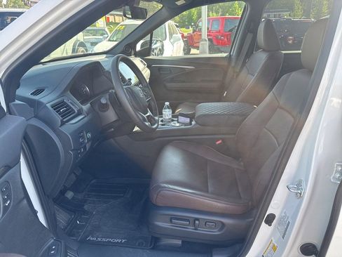 Used 2025 Honda Passport EX-L image 8