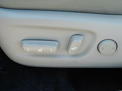 Used 2013 Toyota Prius Four w/ Deluxe Solar Roof Pkg FWD image 16