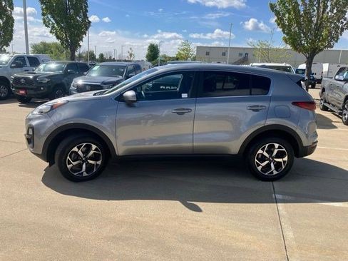 Used 2022 Kia Sportage LX AWD/4WD image 2