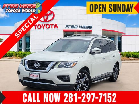Used 2019 Nissan Pathfinder Platinum FWD image 1