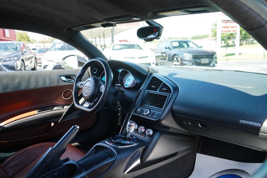 Used 2012 Audi R8 V10 AWD/4WD image 9