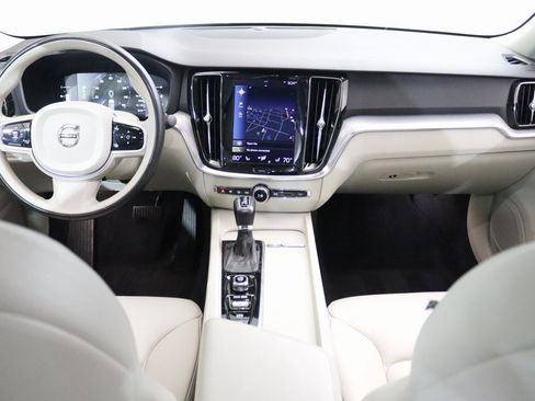Used 2019 Volvo S60 T5 Momentum w/ Premium Package image 15
