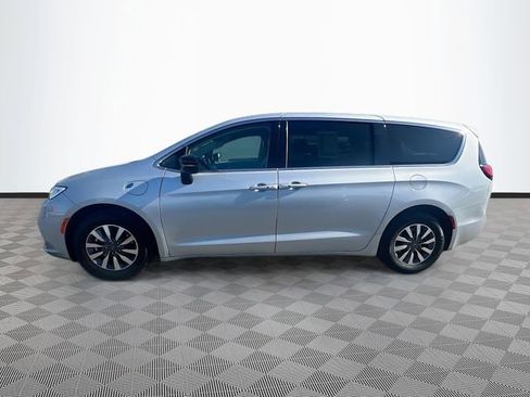 Used 2024 Chrysler Pacifica Limited FWD image 4
