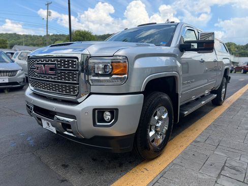 Used 2018 GMC Sierra 3500 Denali w/ Duramax Plus Package AWD/4WD image 4