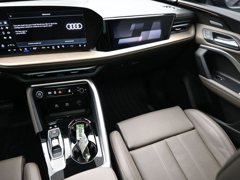 Used 2025 Audi Q5 Prestige image 40