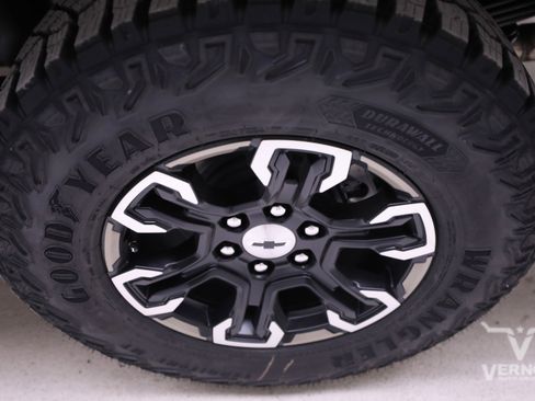 New 2026 Chevrolet Silverado 1500 ZR2 image 40