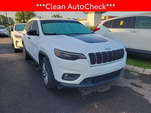 Used 2020 Jeep Cherokee Latitude Plus w/ Cold Weather Group FWD image 3