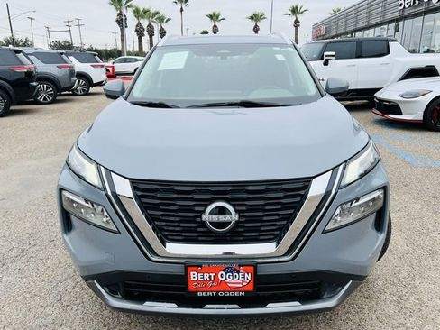 Used 2023 Nissan Rogue SL w/ SL Premium Package image 2