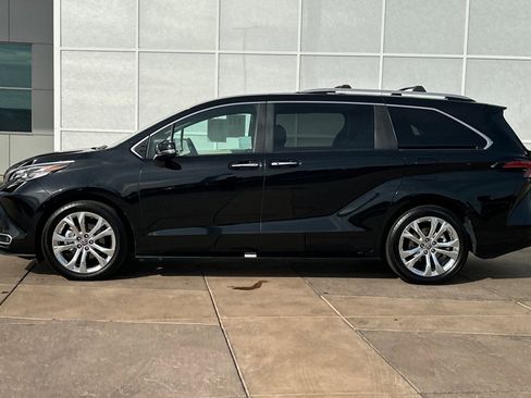 Certified 2023 Toyota Sienna Platinum image 8