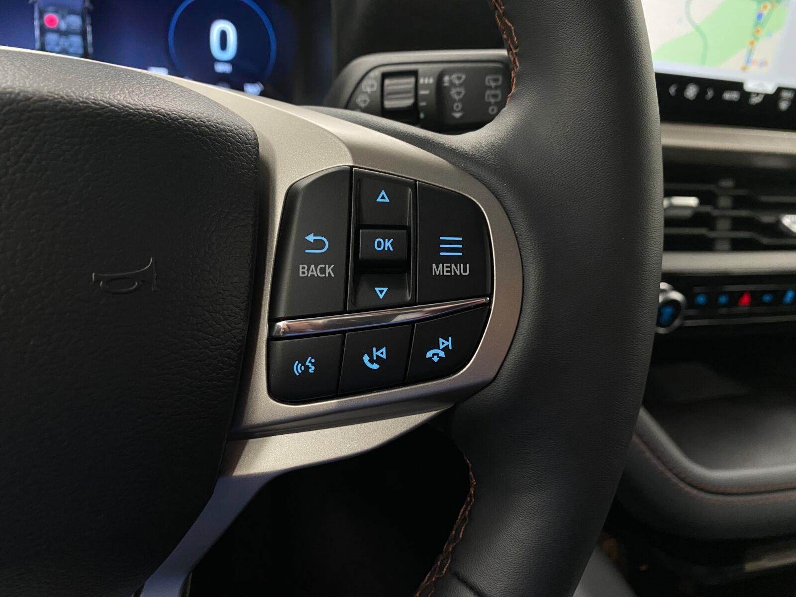 Used 2025 Ford Explorer Active w/ Active Comfort Package AWD/4WD image 17
