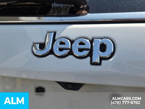 Used 2025 Jeep Compass Latitude AWD/4WD image 16