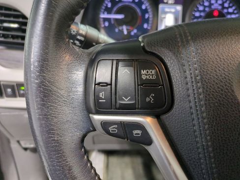 Used 2017 Toyota Sienna XLE image 27