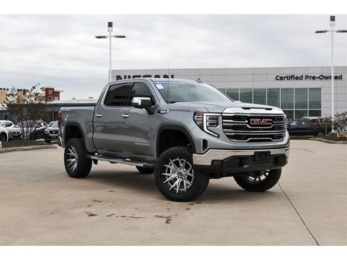 Used 2025 GMC Sierra 1500 SLT image 1