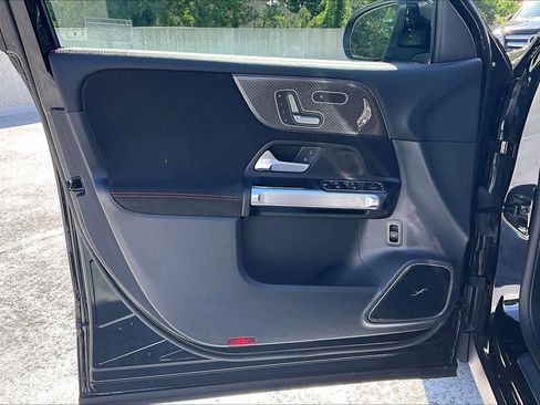 Used 2025 Mercedes-Benz GLB 35 AMG 4MATIC image 22