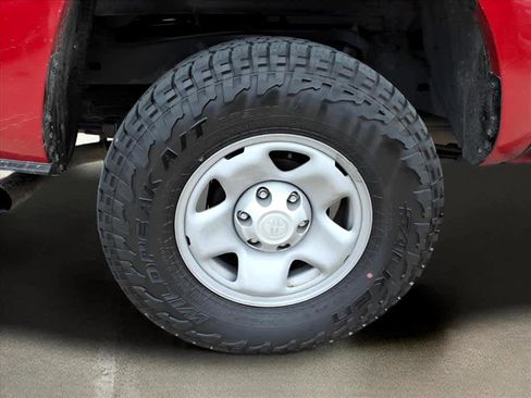 Used 2022 Toyota Tacoma SR image 6