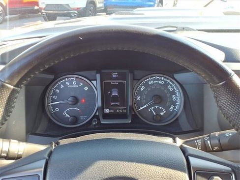 Used 2019 Toyota Tacoma TRD Sport image 13