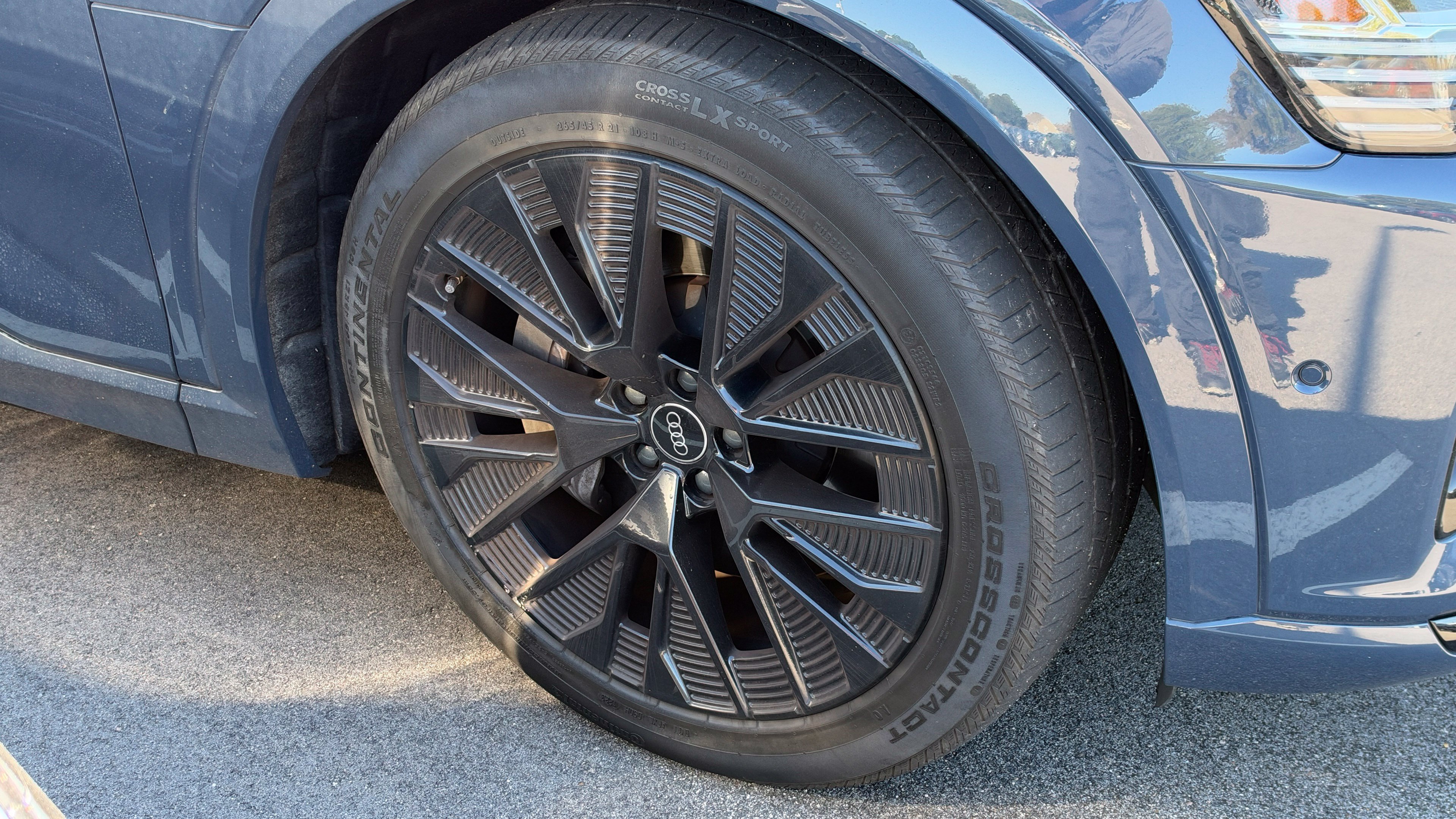 Used 2024 Audi Q8 e-tron Premium Plus AWD/4WD image 4