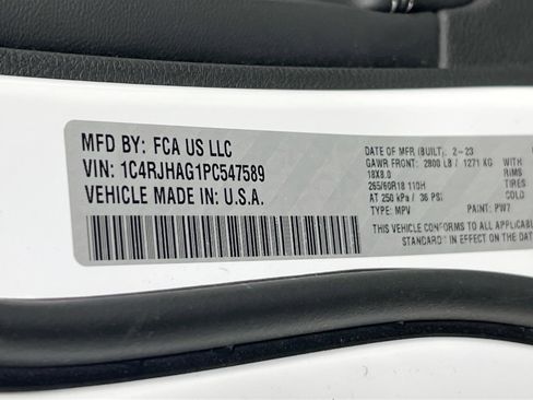 Used 2023 Jeep Grand Cherokee Laredo image 29