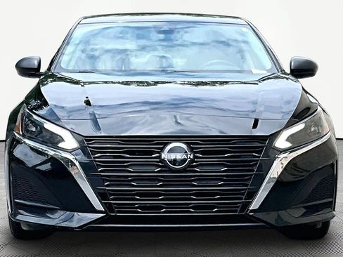 Used 2024 Nissan Altima 2.5 SV FWD image 4
