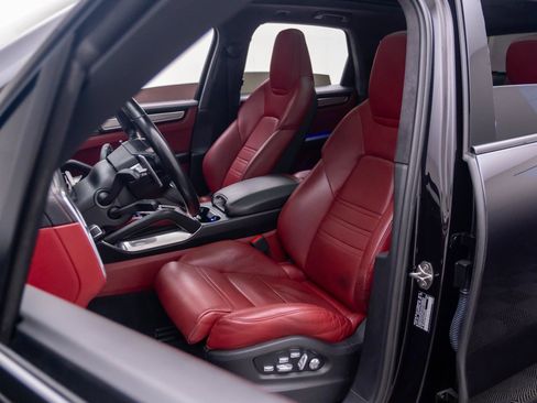 Certified 2019 Porsche Cayenne Turbo AWD/4WD image 5