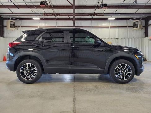 Used 2025 Chevrolet TrailBlazer LT AWD/4WD image 4