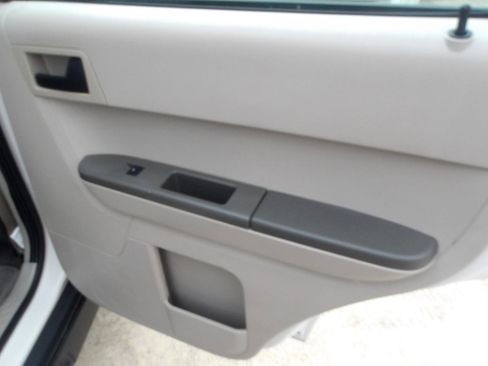 Used 2011 Ford Escape XLS w/ 102A Rapid Spec Order Code FWD image 7