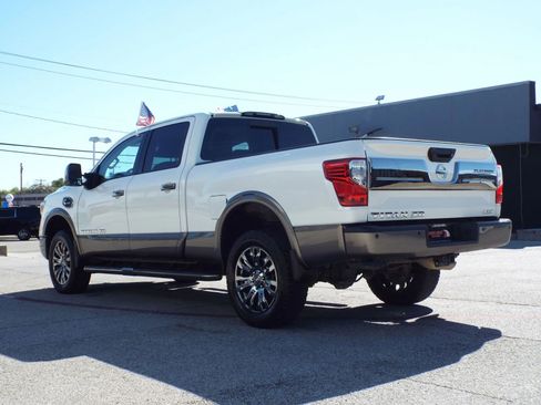 Used 2018 Nissan Titan Platinum Reserve w/ Platinum Utility Package image 6