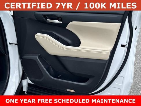 Used 2023 Toyota Highlander XLE AWD/4WD image 8