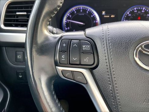 Used 2019 Toyota Highlander XLE image 18