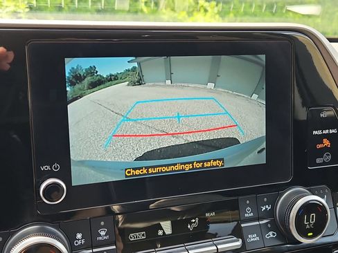 Used 2023 Toyota Highlander XLE AWD/4WD image 15