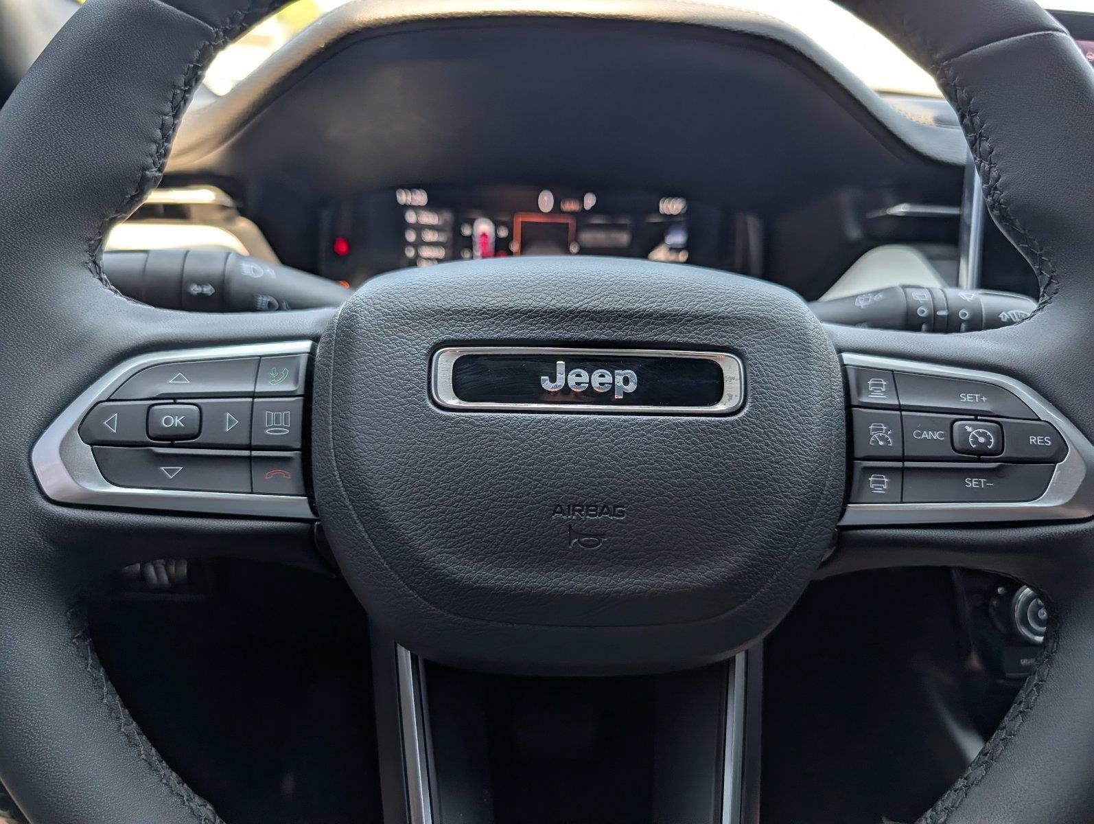 Used 2025 Jeep Compass Limited w/ Elite Group AWD/4WD image 23