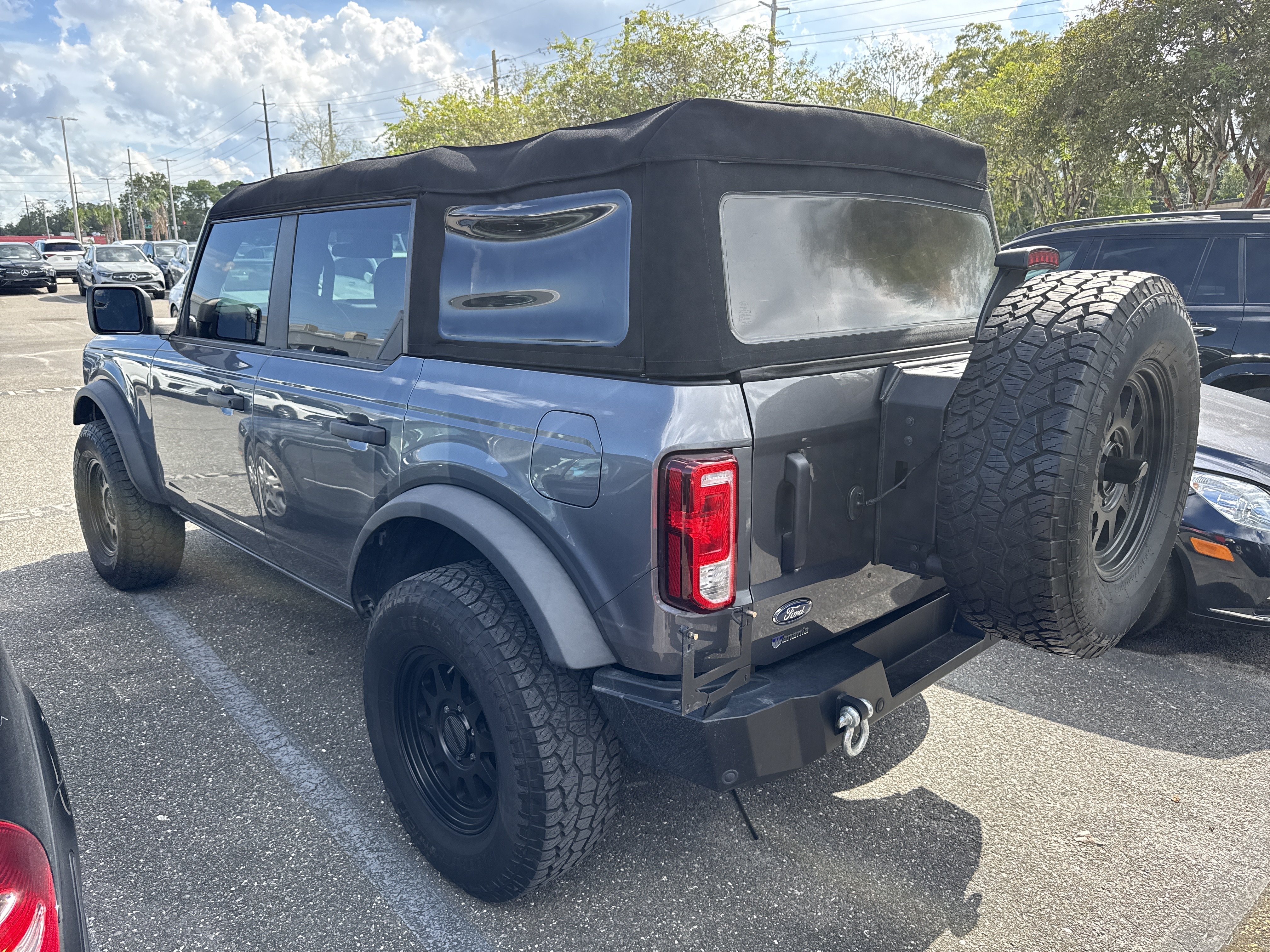 Used 2023 Ford Bronco 4-Door AWD/4WD image 3